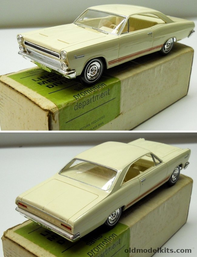 AMT 1/25 1966 Mercury Comet 2 Door HT Promo plastic model kit